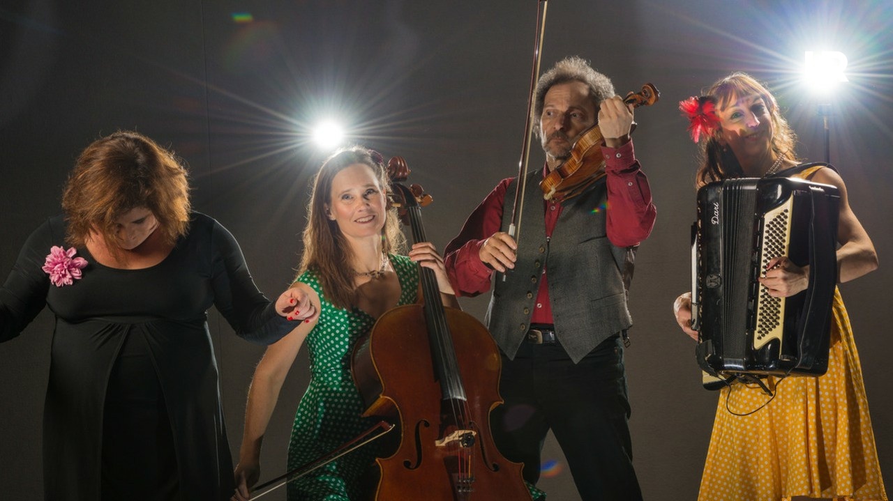 Zing! Ale brider UR Play